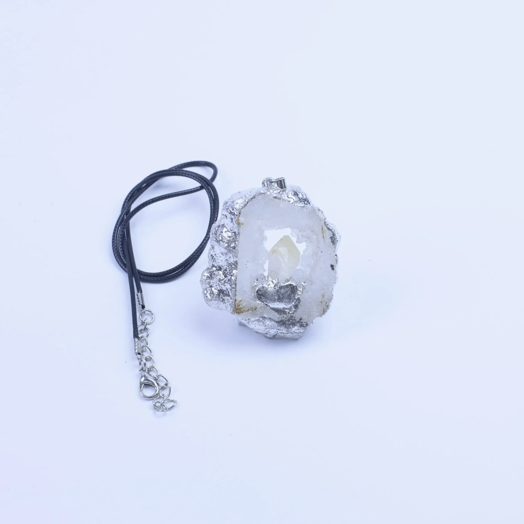 Agate Geode Slice Pendant with Silver-Plated Edge & Critine Inlaid Crystal -02801470102