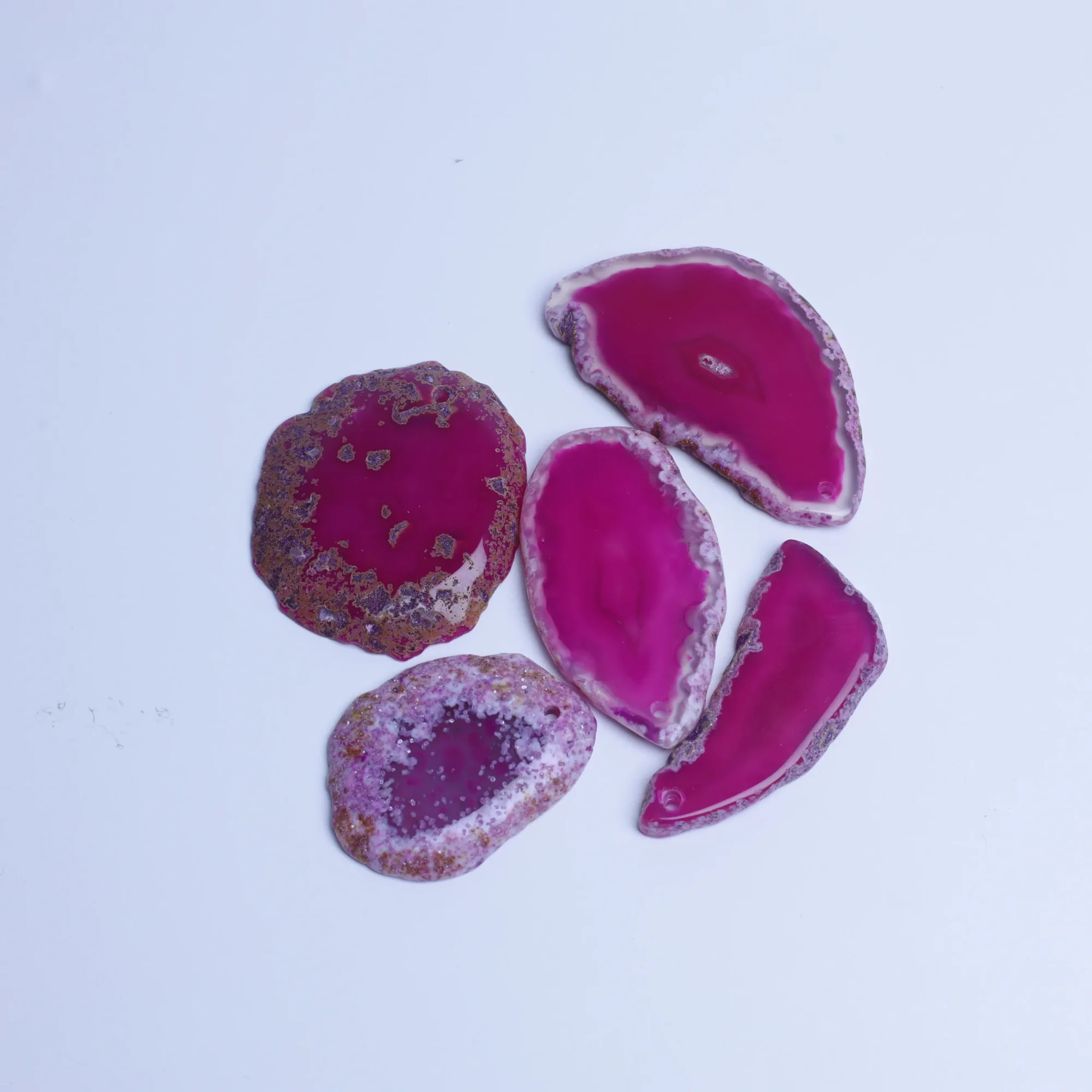 Magenta-Color Small Drilled Agate Slice Pendants-03901470102