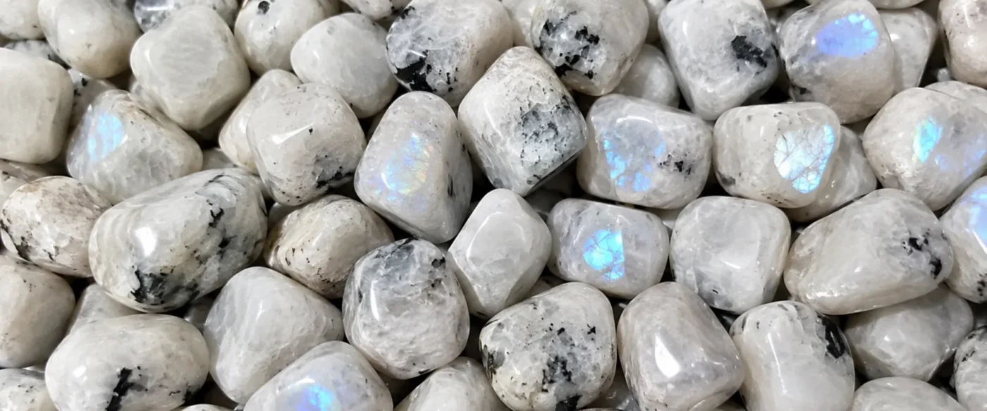Moonstone Meaning, Healing Properties, Mineralogy & History